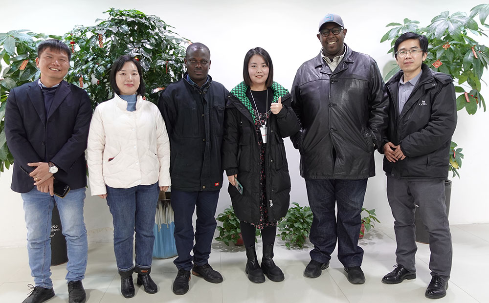 非洲客戶來訪 考察連續(xù)碳化設備